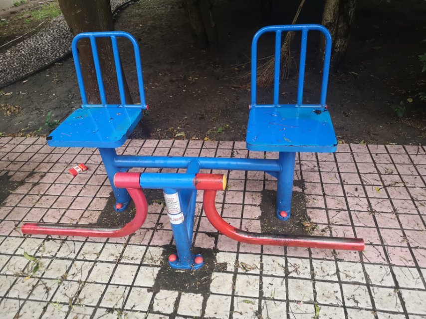 下肢训练器