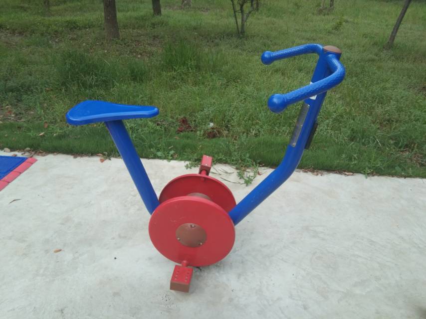 直立健身车