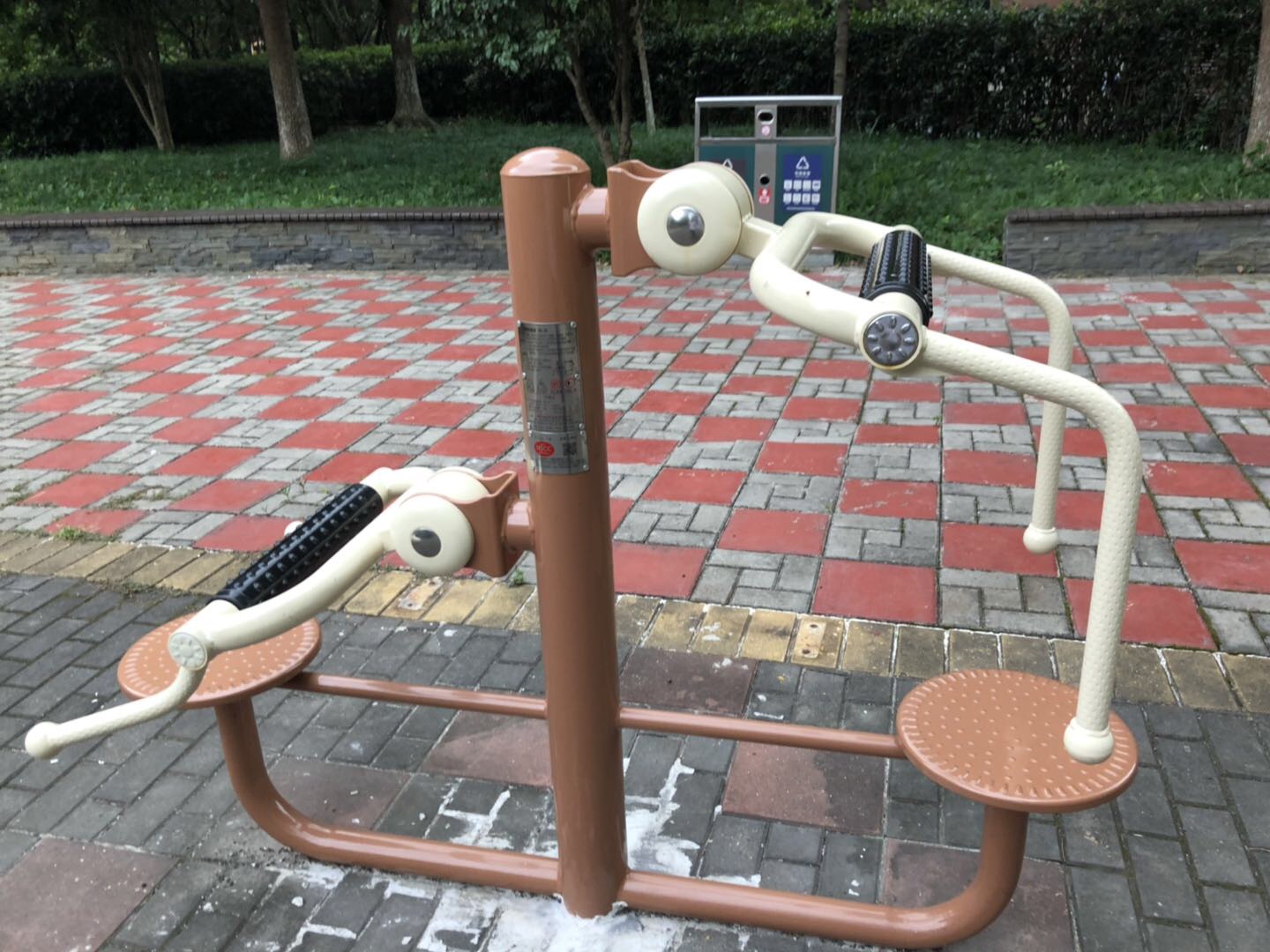 颈腰按摩器