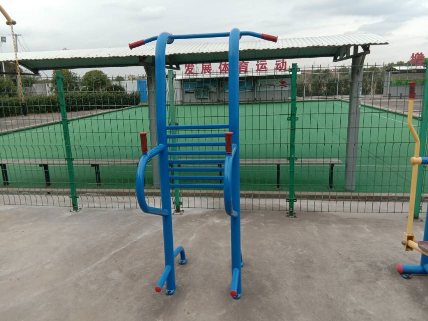 多功能训练器