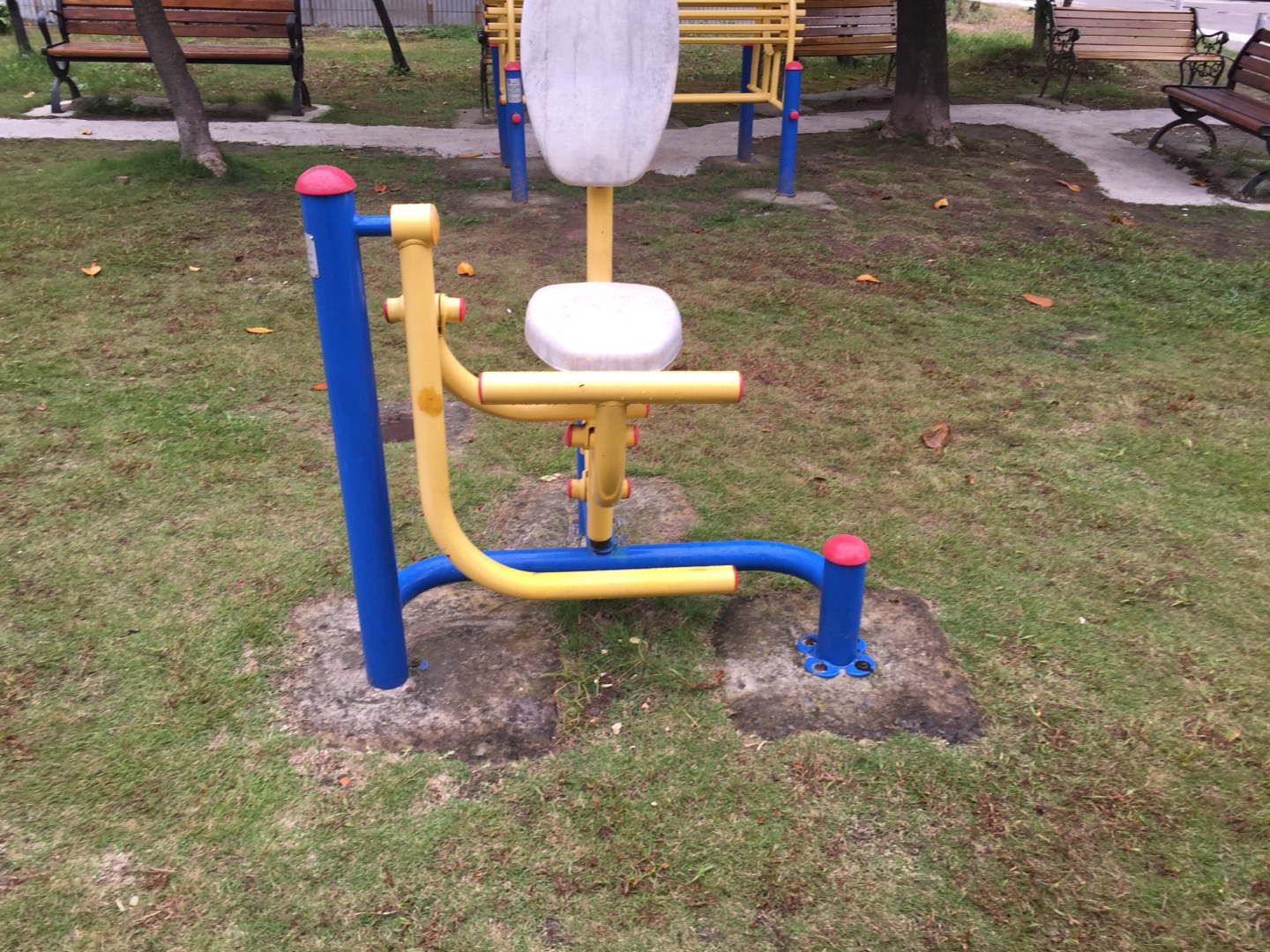 自重腿部锻炼器