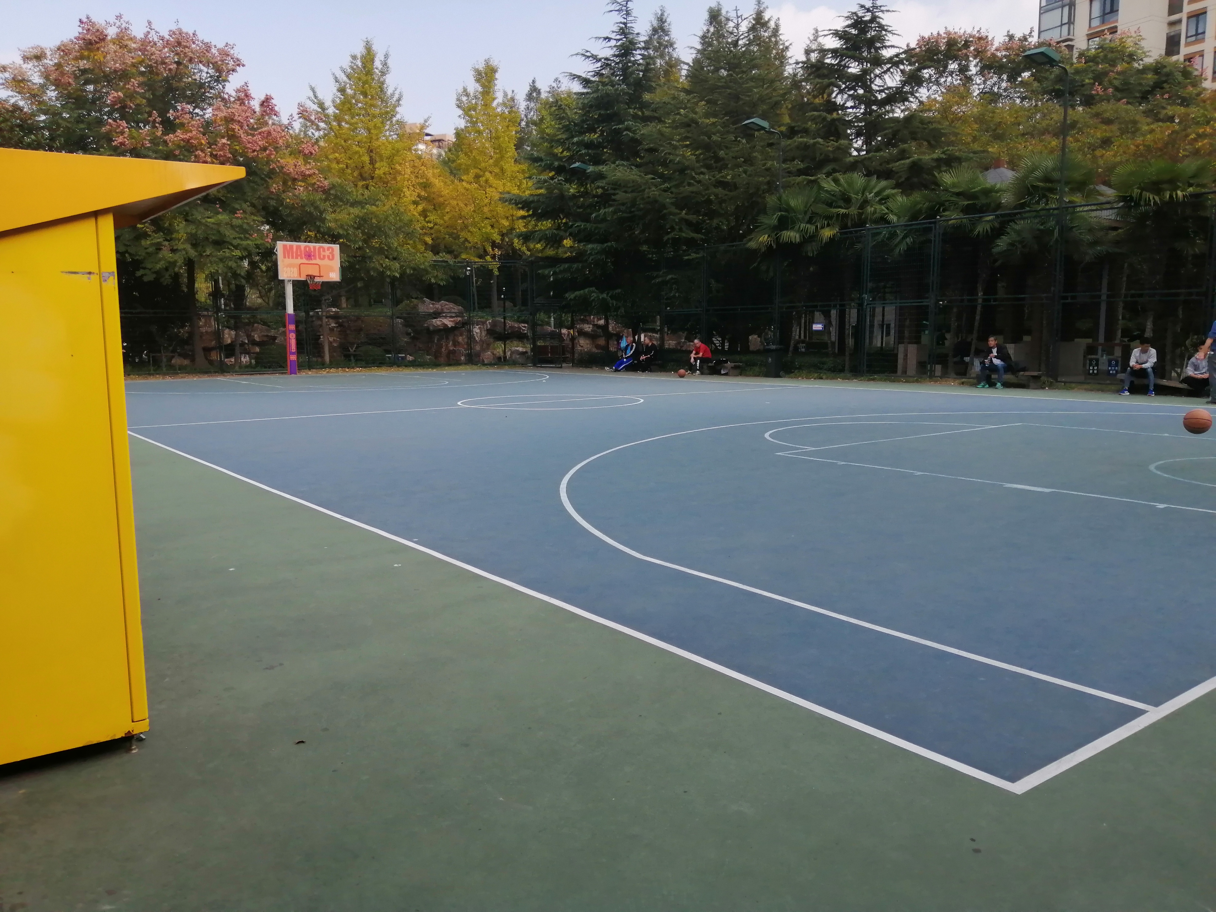 虹桥河滨公园智能化球场