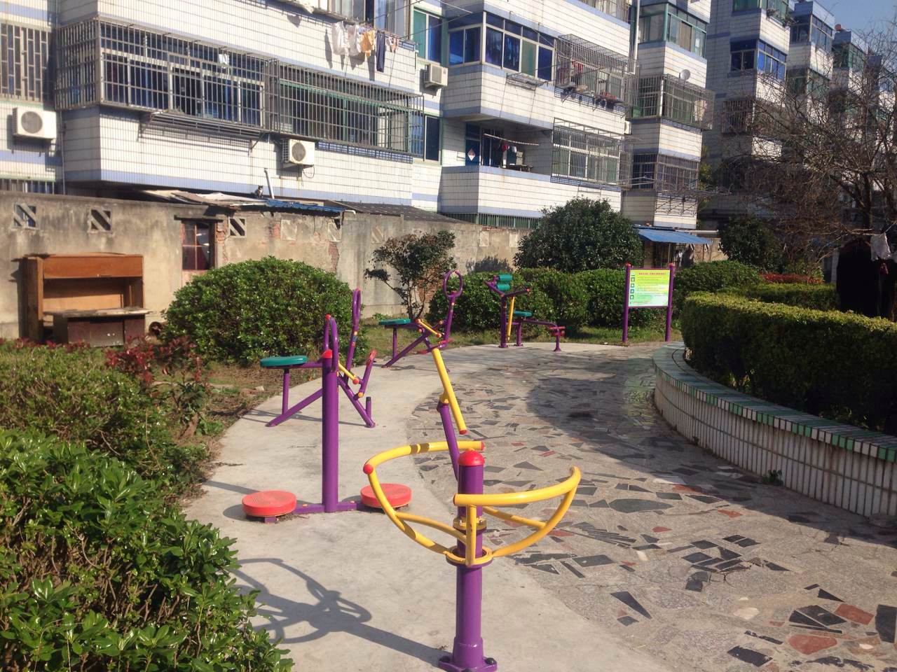 奉城镇洪庙菜场南苑市民益智健身苑点