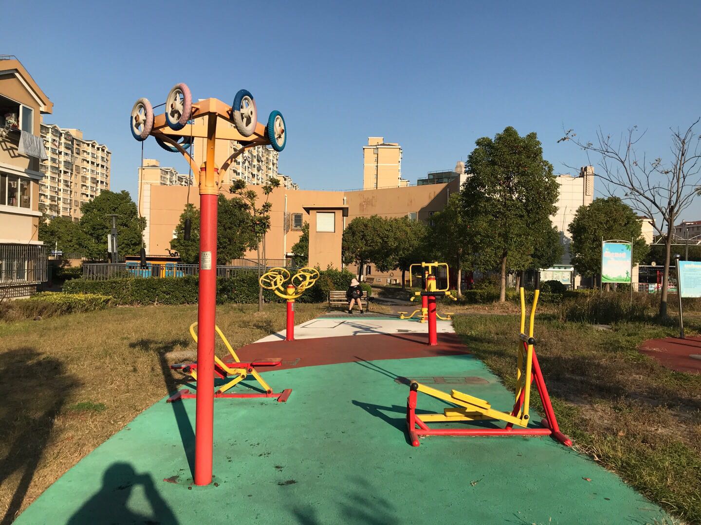 祝康苑南祝路108弄1号楼南健身路径