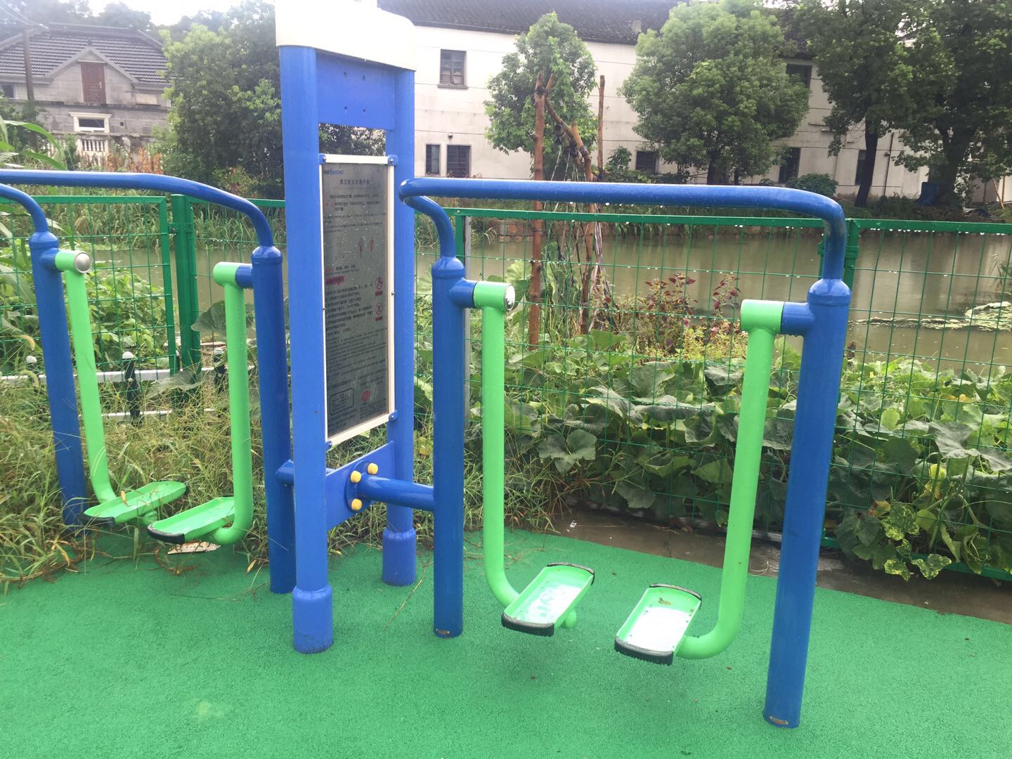 双立柱太空漫步器
