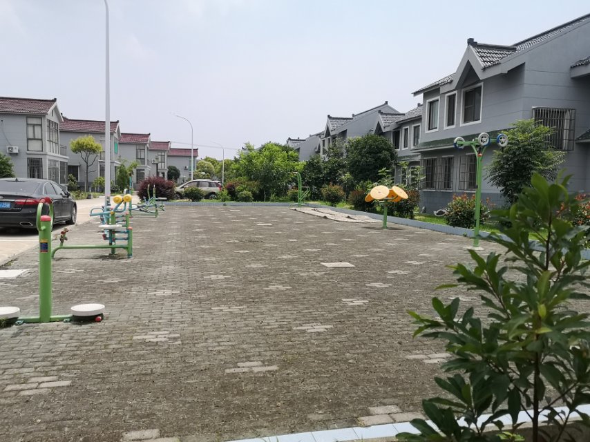 胡桥村大树中心村健身点