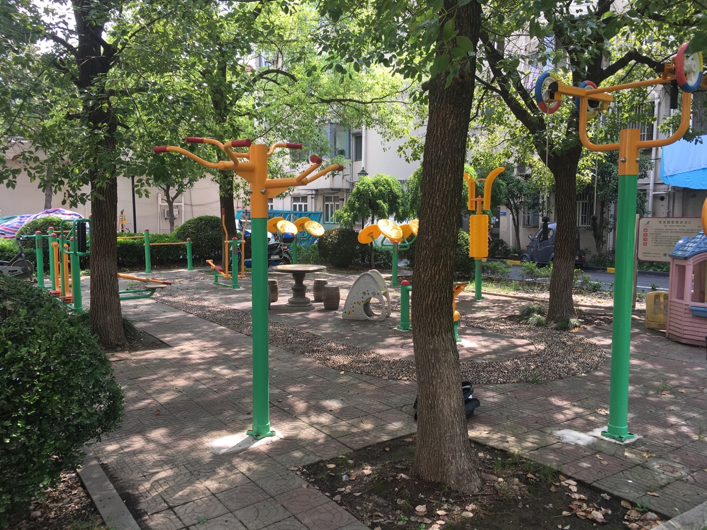 华光居委金泉苑健身点