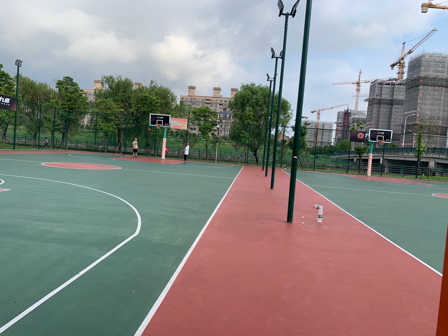 盘古路绿地球场