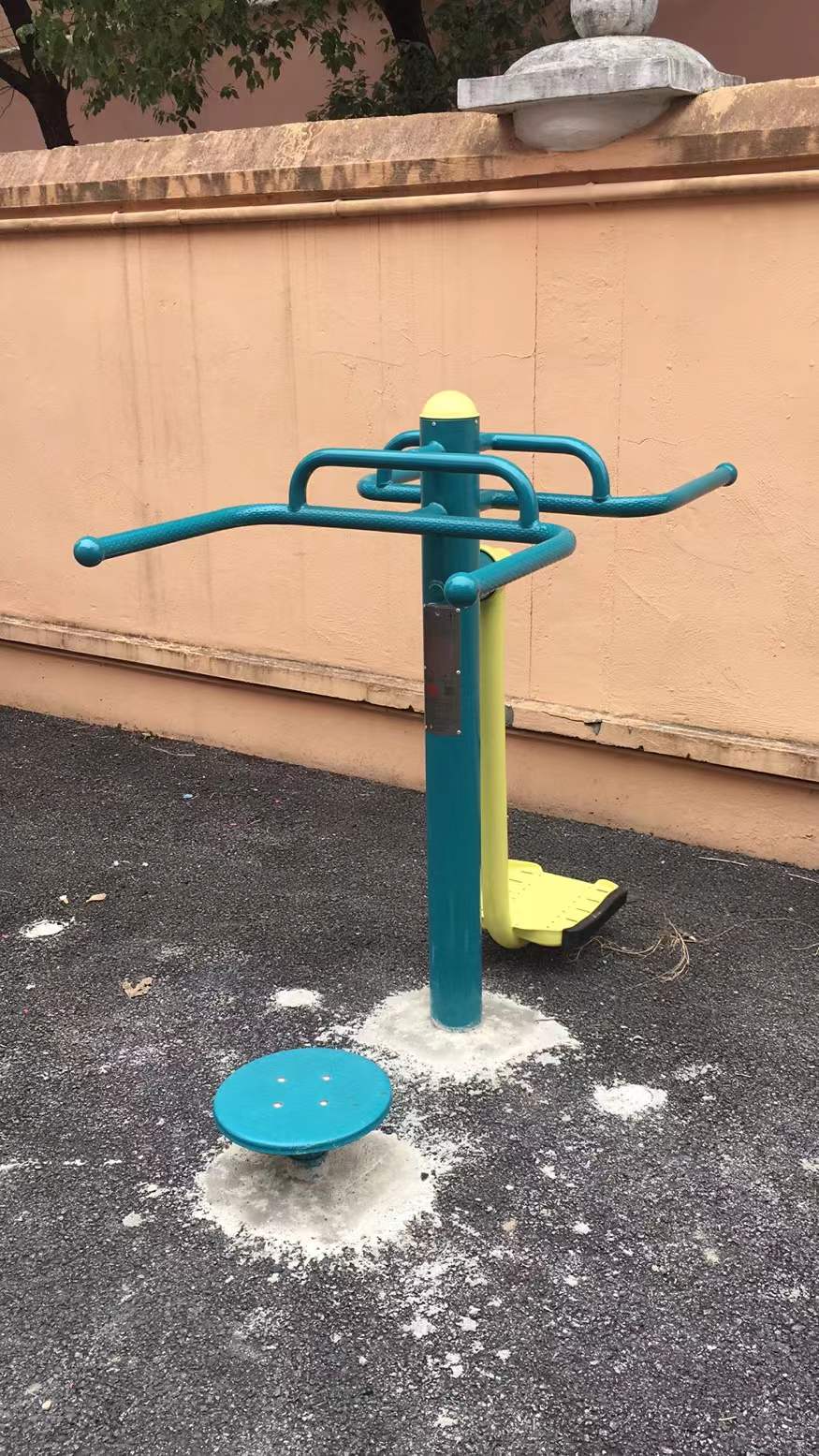 扭腰钟摆器