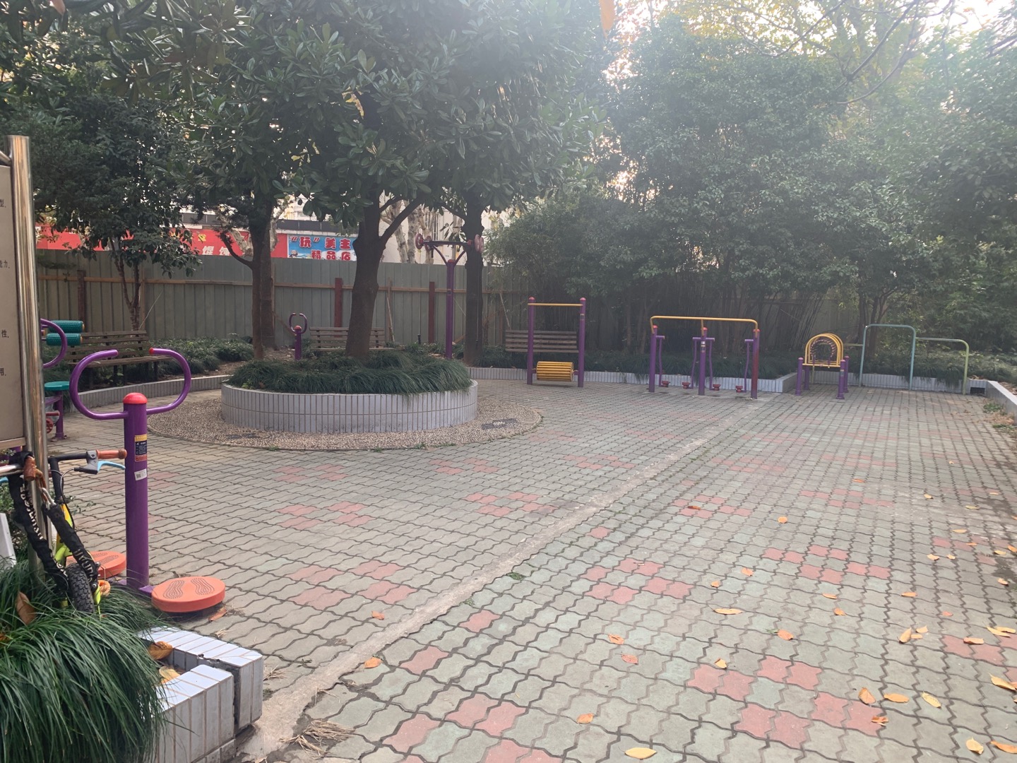 陈一居委健身点