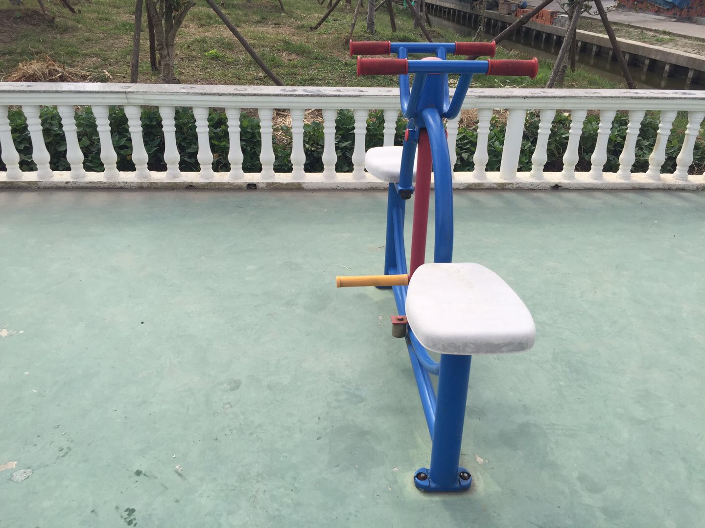 下肢锻炼器