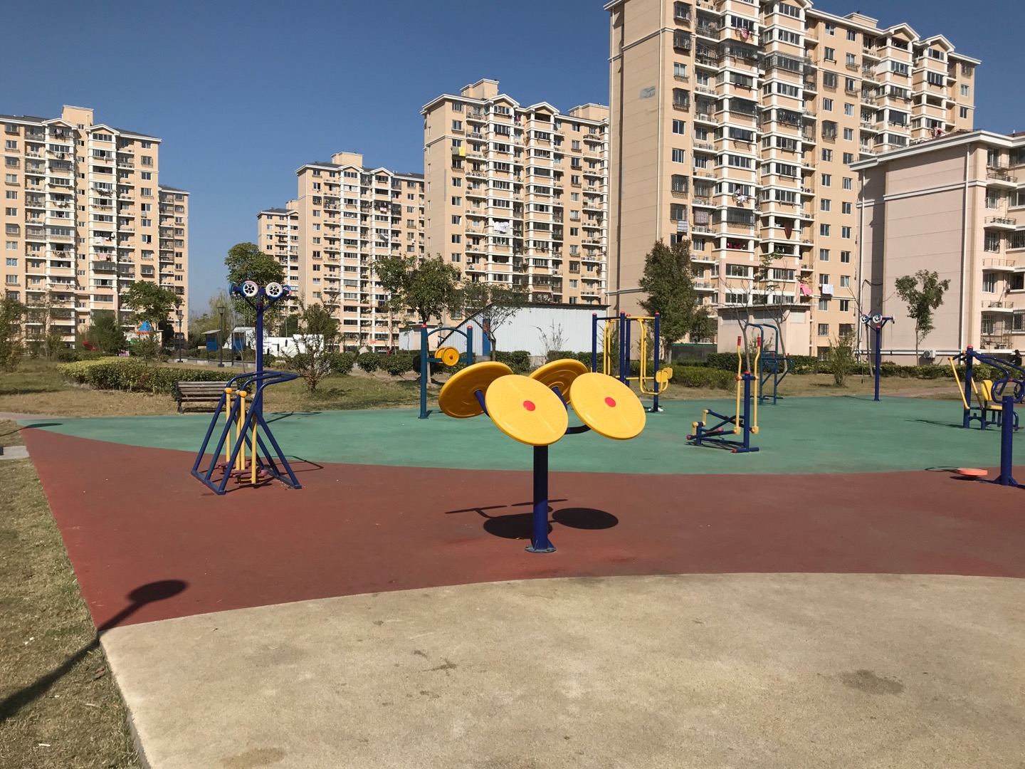 祝安苑居委祝潘公路301弄123号南广场健身路径