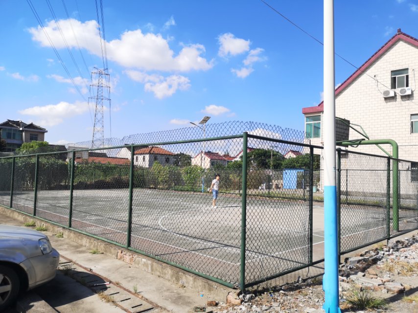 建龙居委篮球场