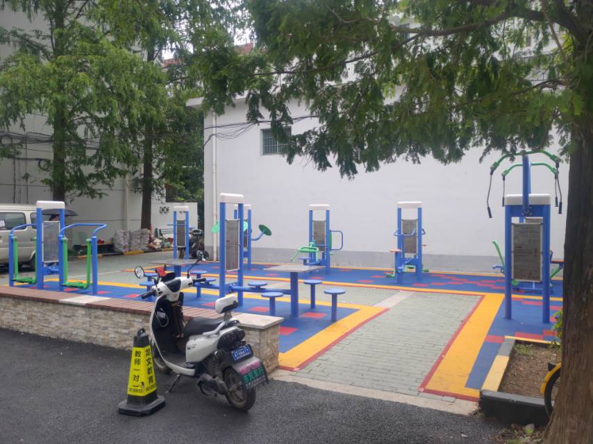 呼玛五村二小区健身点