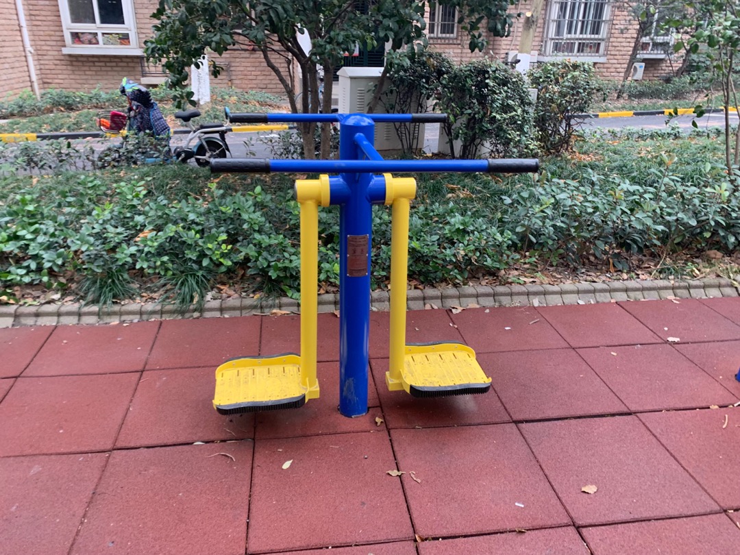 左右摇摆器
