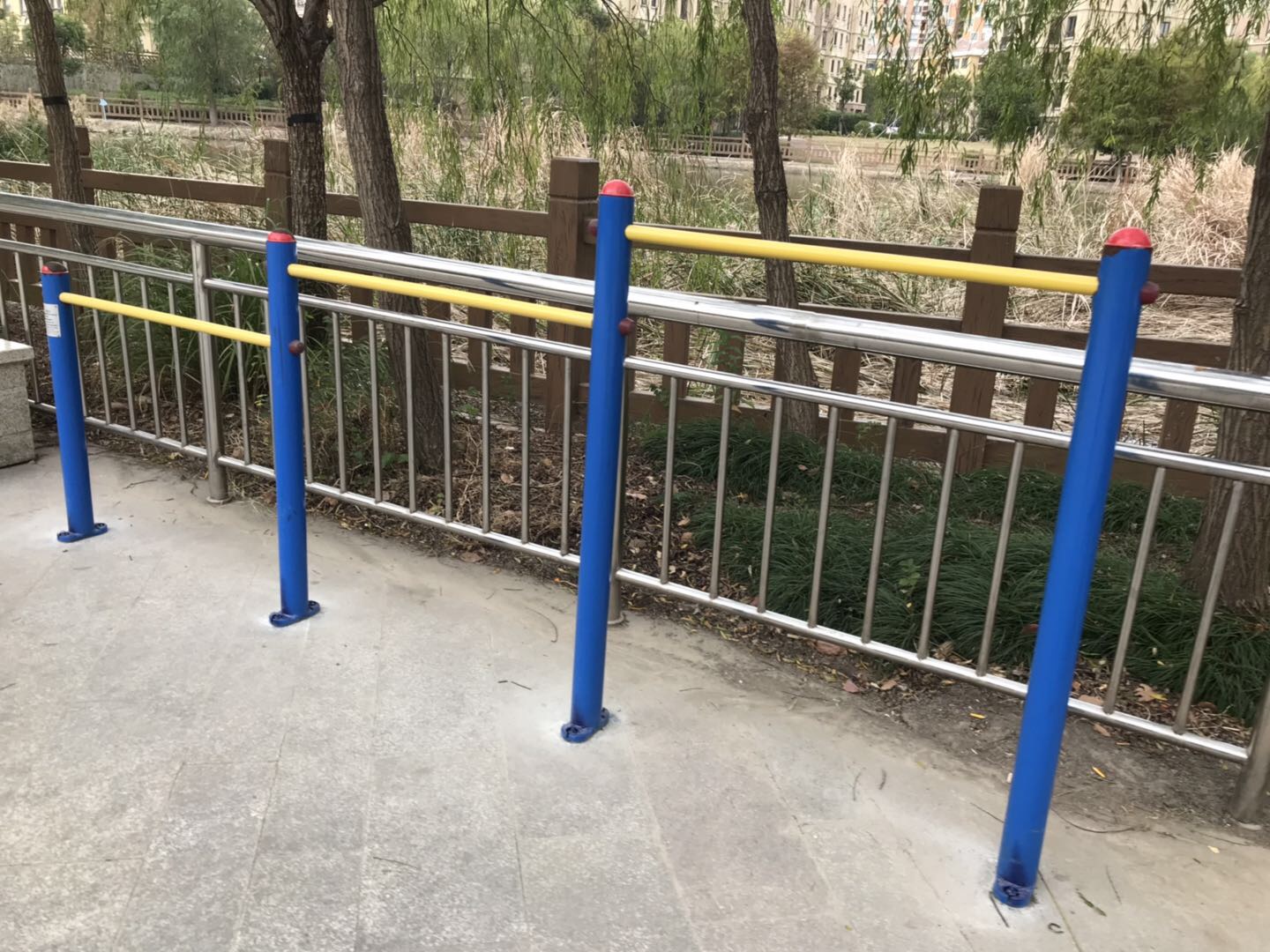 压腿杠
