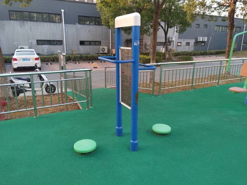 双立柱扭腰器