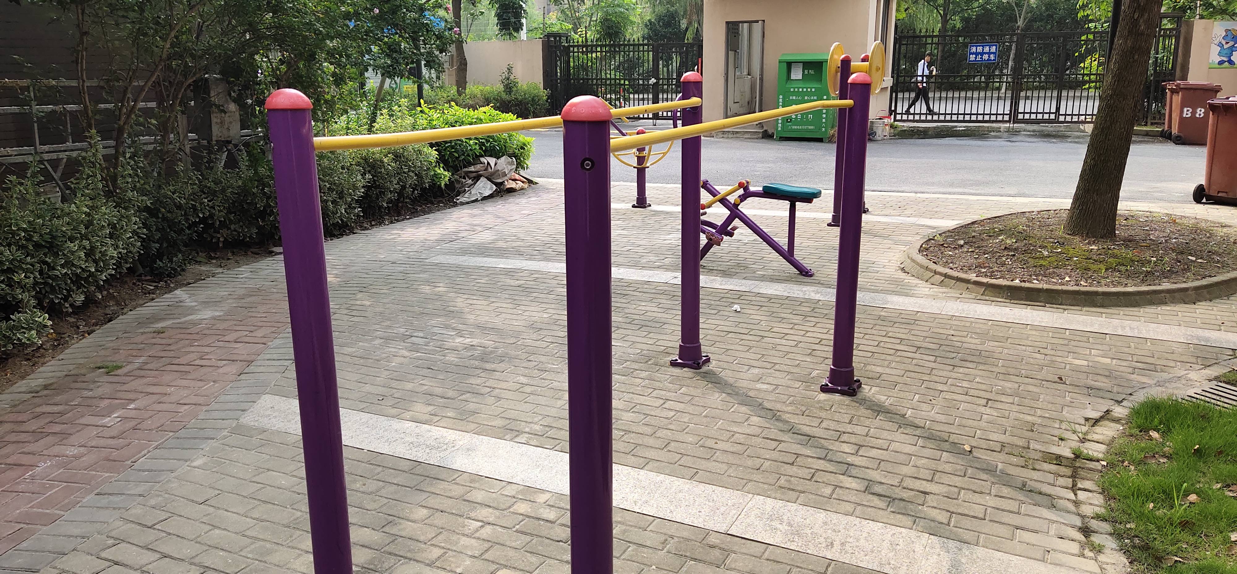 双杠健身器