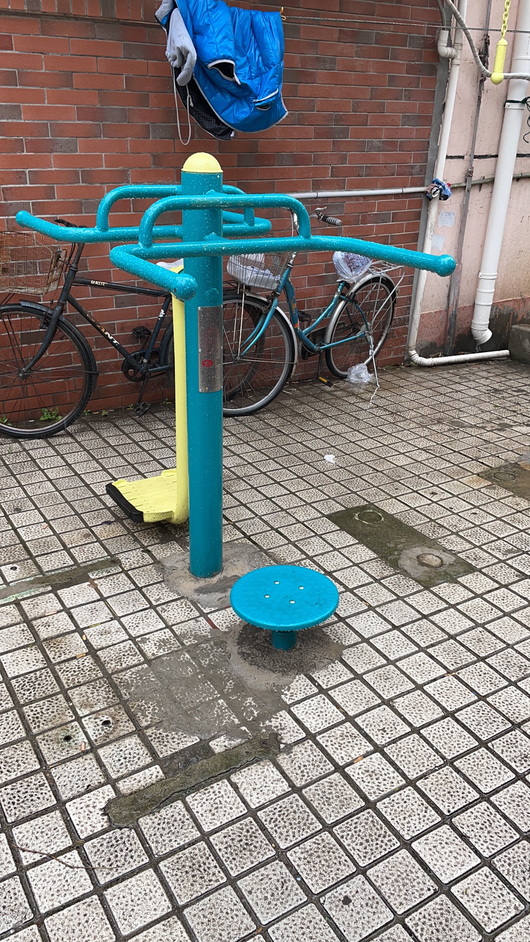 扭腰钟摆器