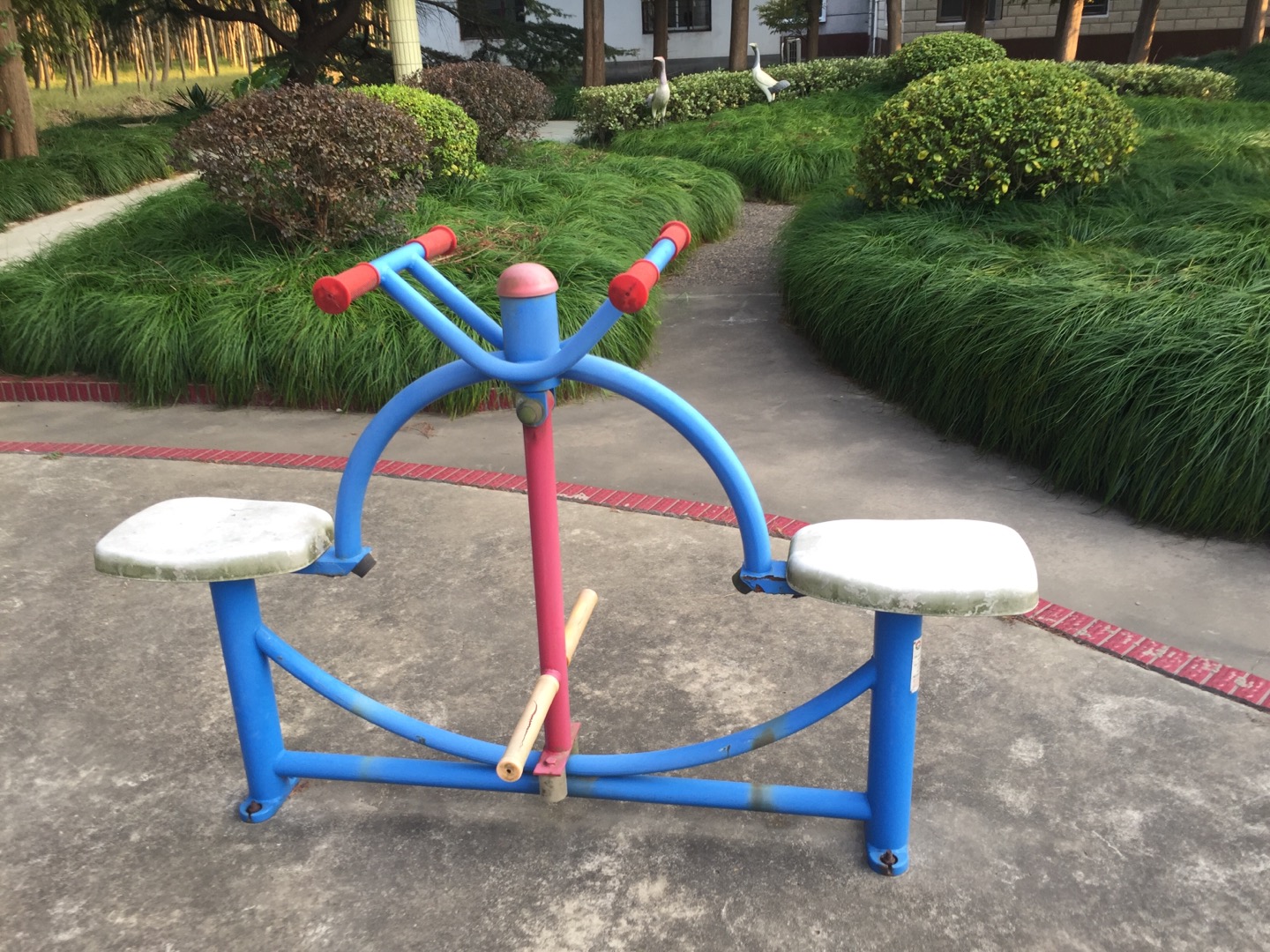 下肢锻炼器