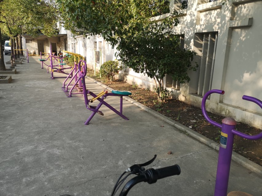 红同路社区（农居）服务社健身点