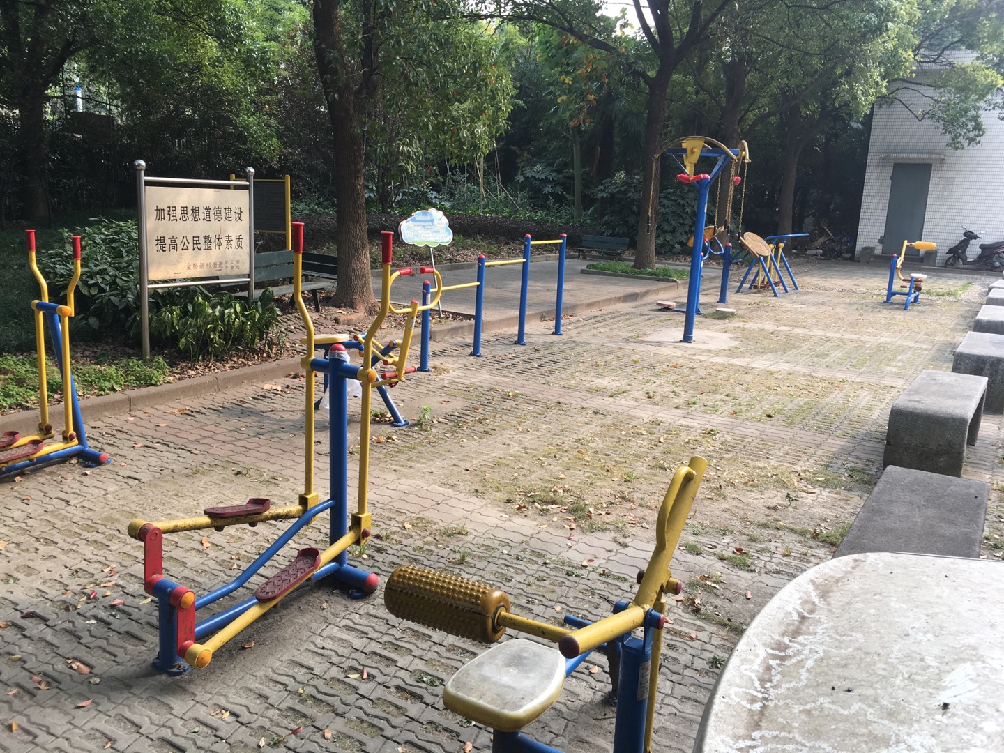 香山四居小区健身点