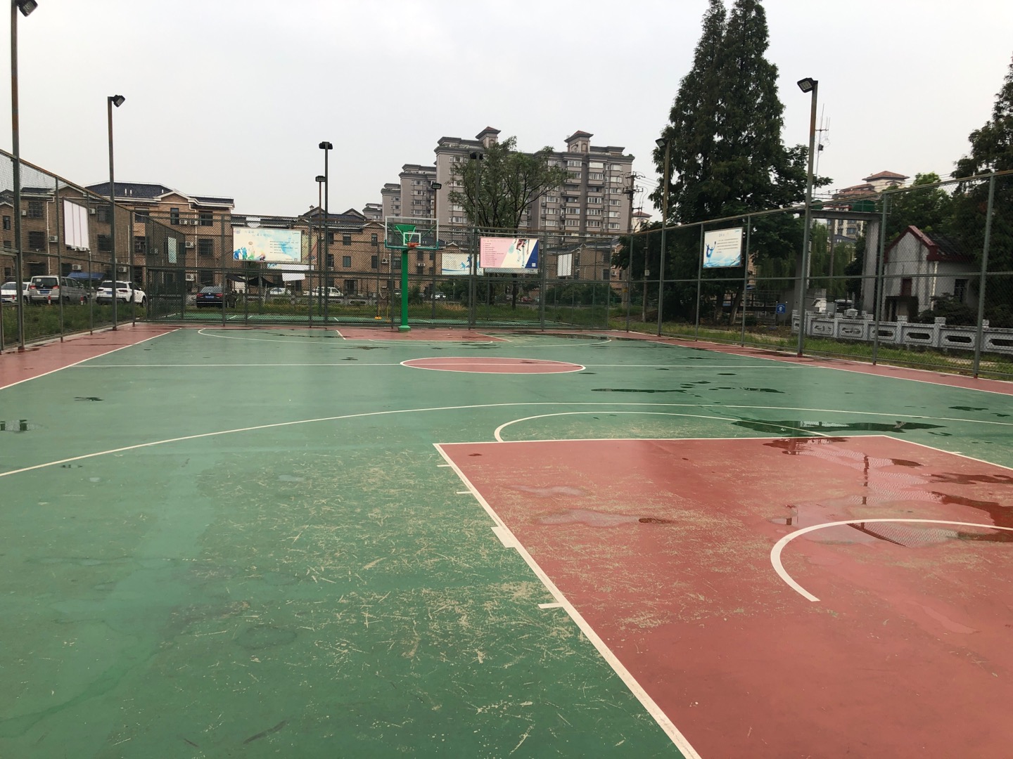 徐泾镇振新佳苑市民公共运动场