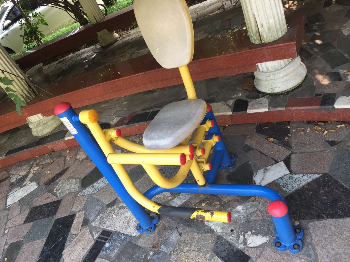 自重腿部锻炼器