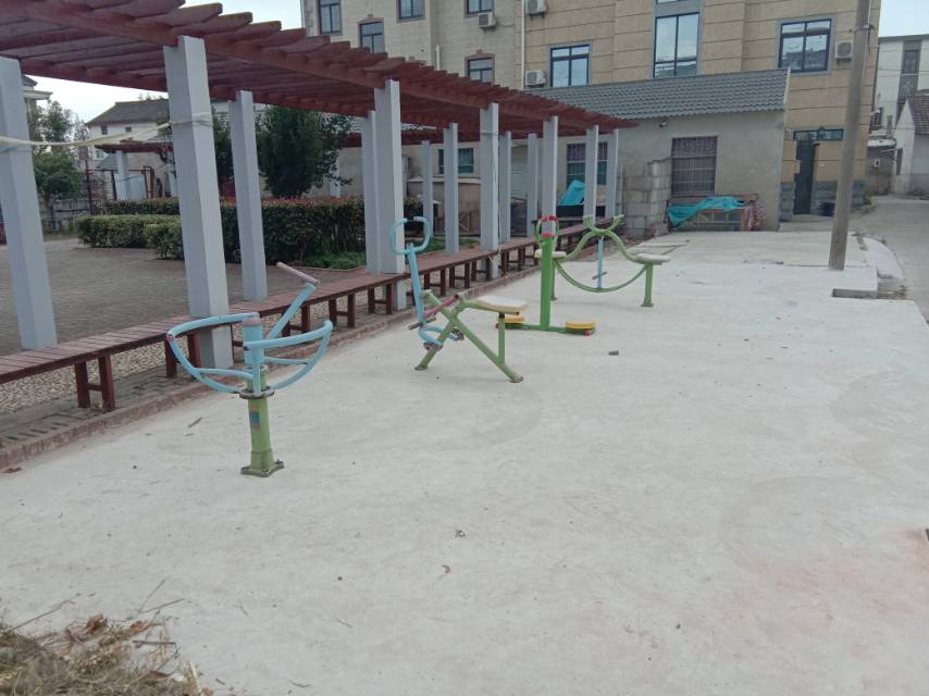 纯新村5队健身点
