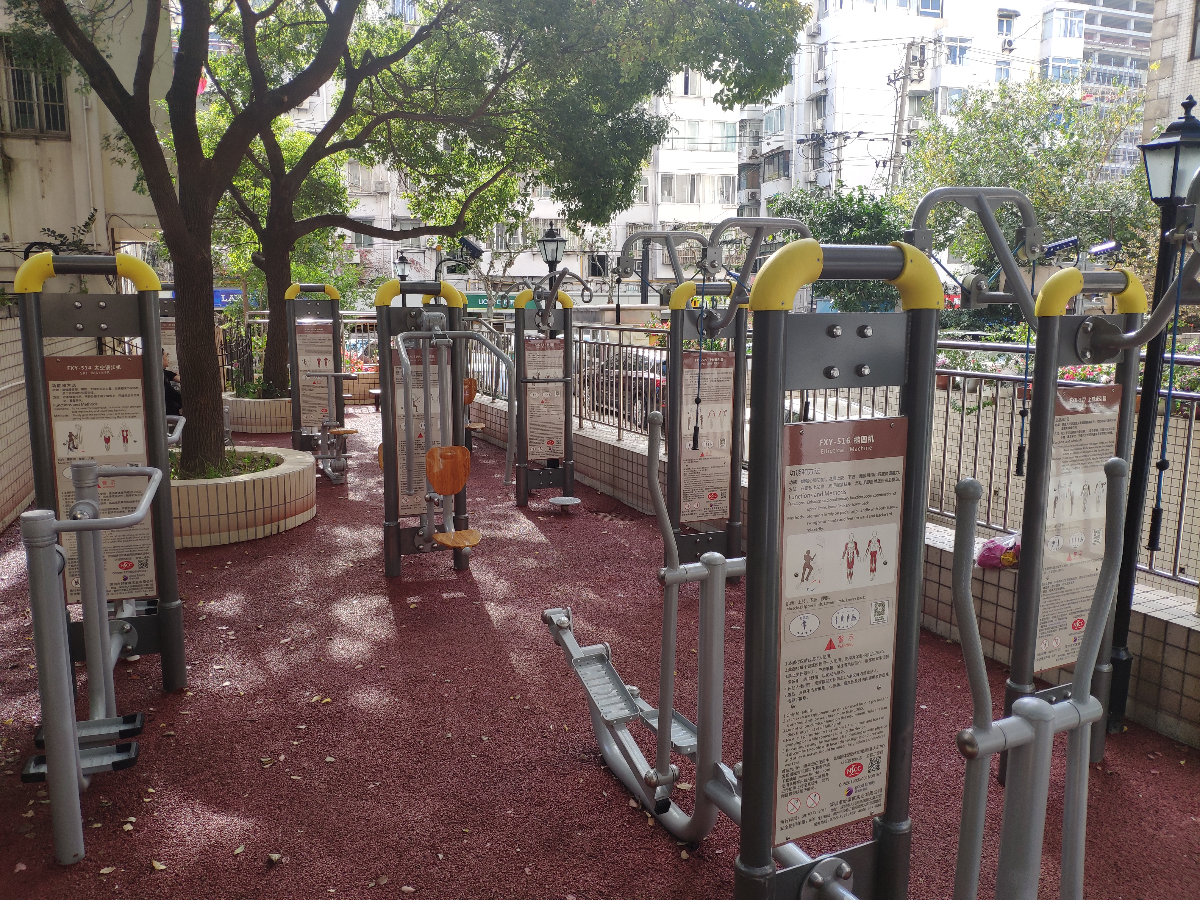 静安区江宁路街道句容里居委健身点（海防路228号）