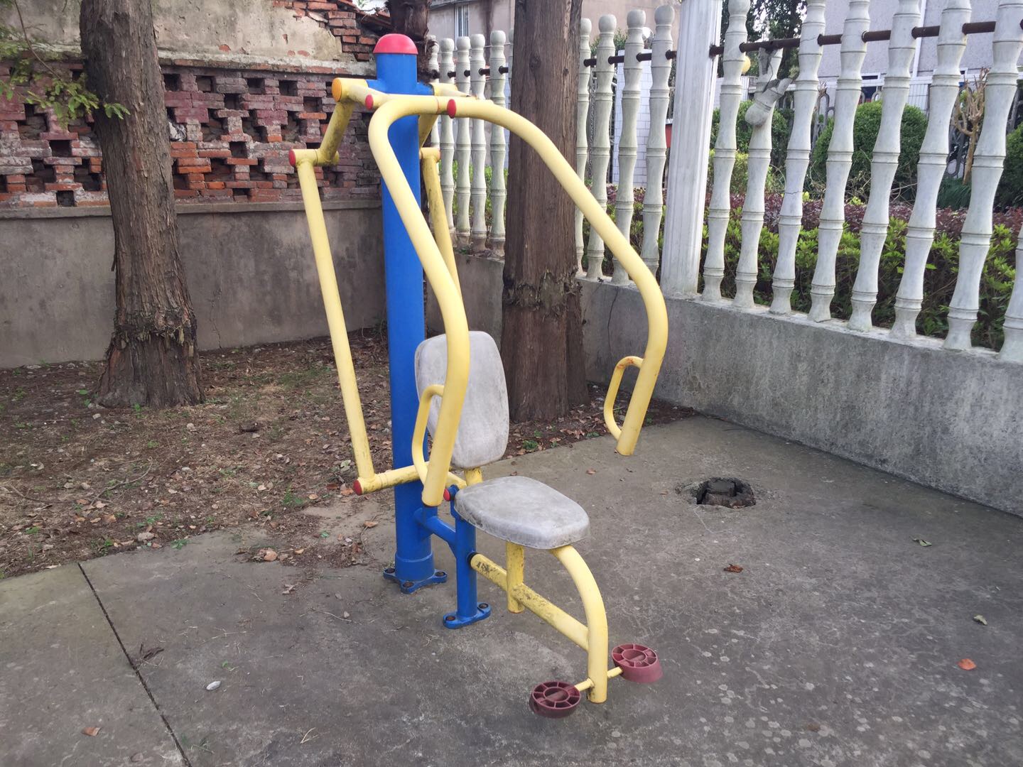 自重推胸器