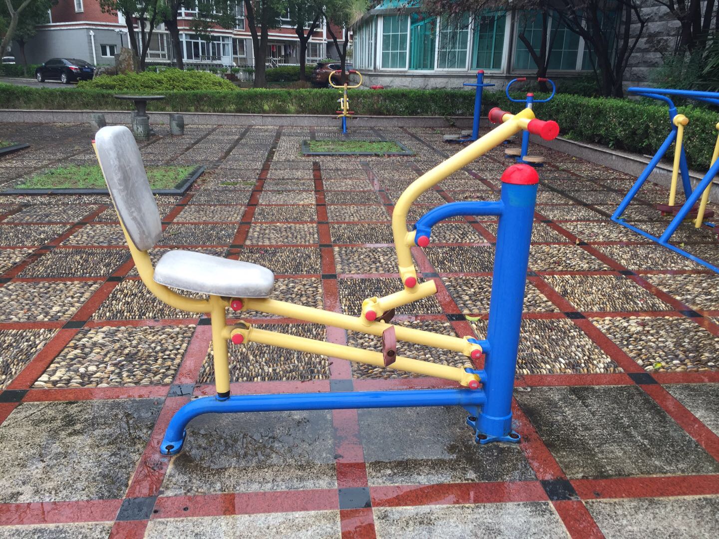 自重拉力器
