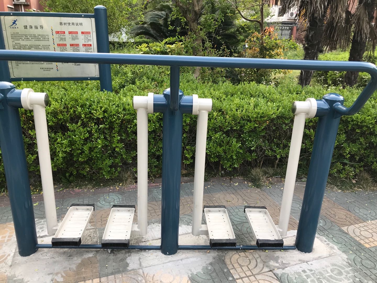 二位太空漫步机