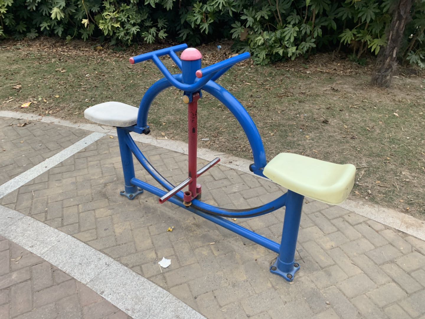 下肢锻炼器