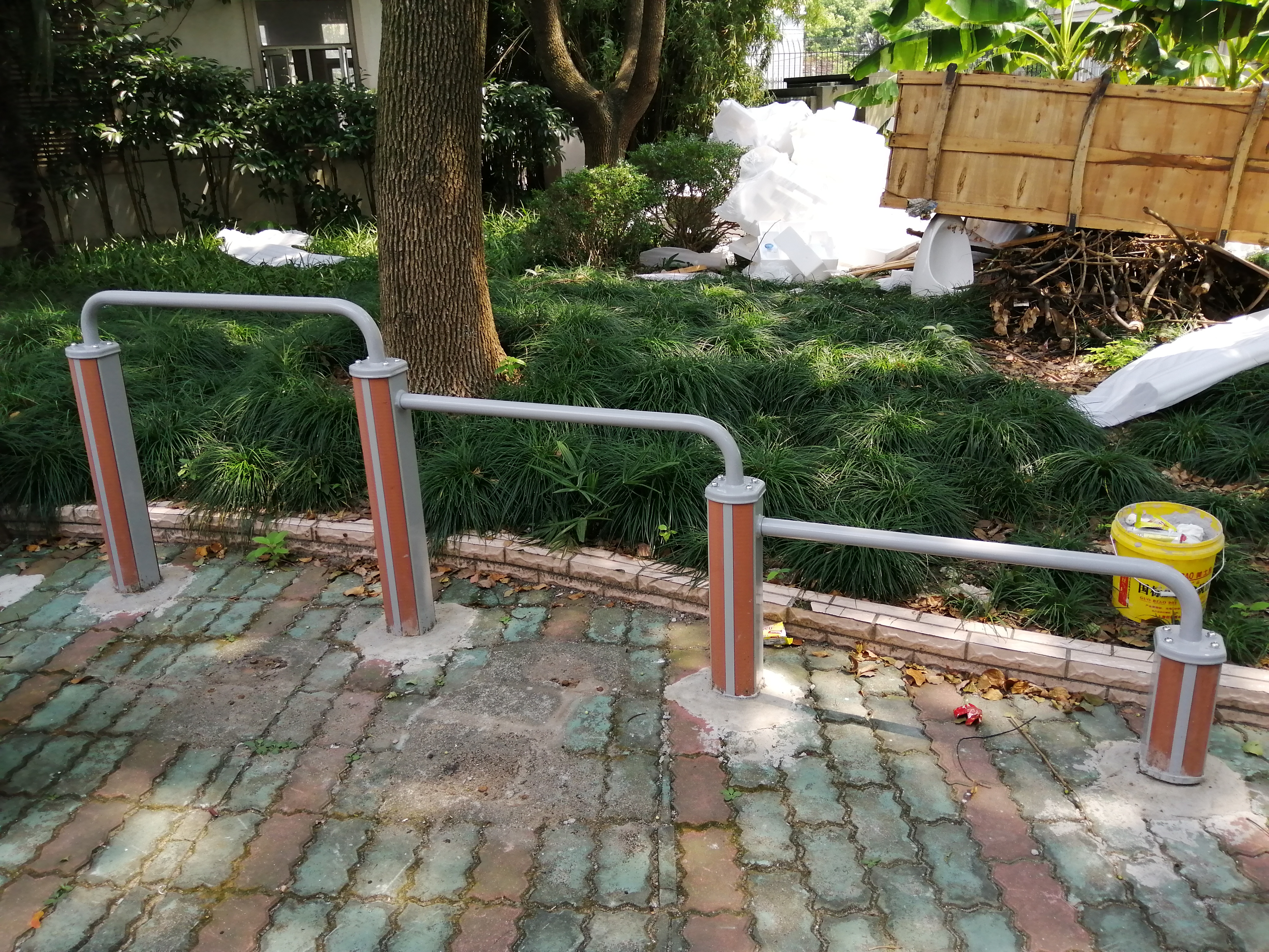 弹震压腿器