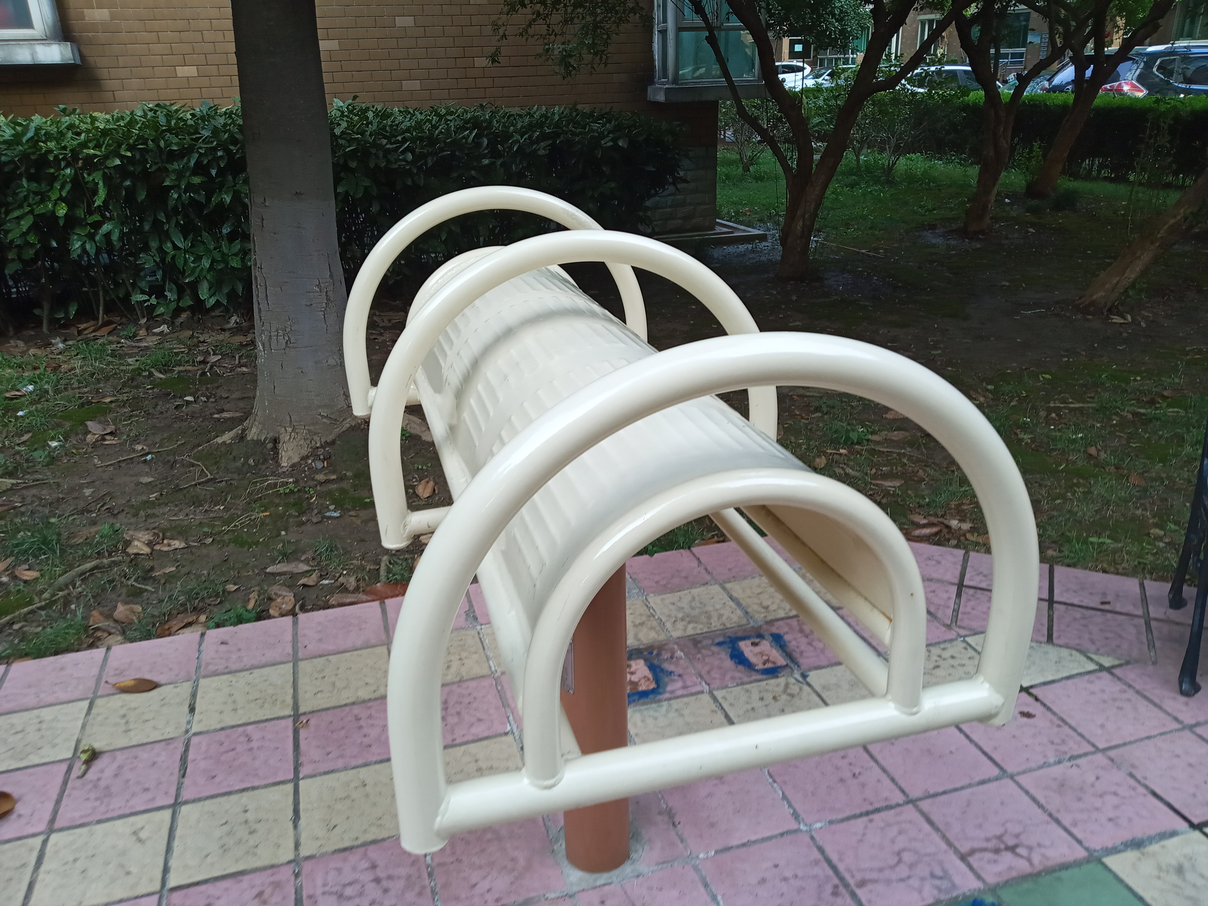 伸腰展背器