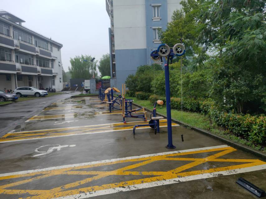 练民新村健身点
