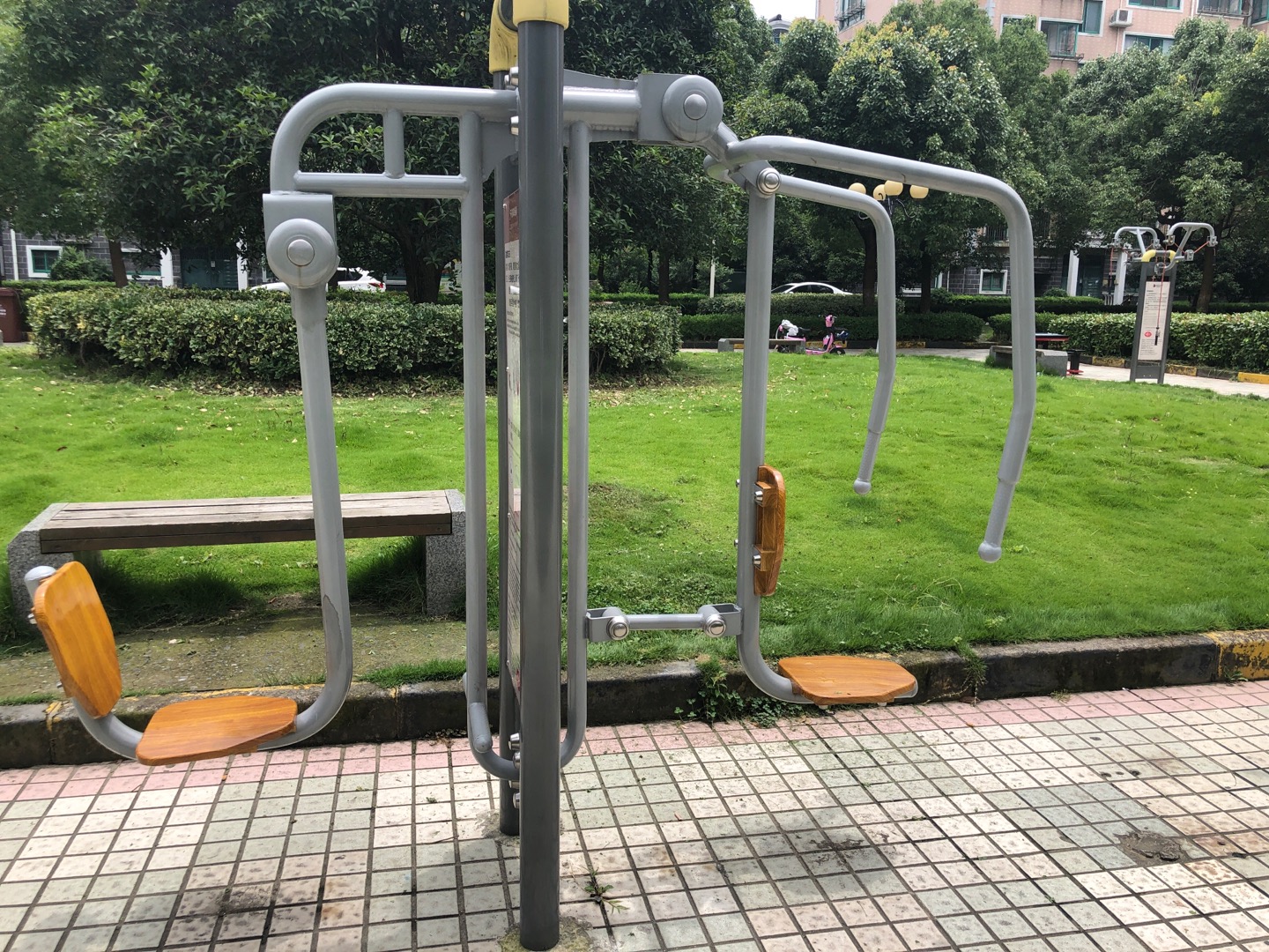 上下肢训练器