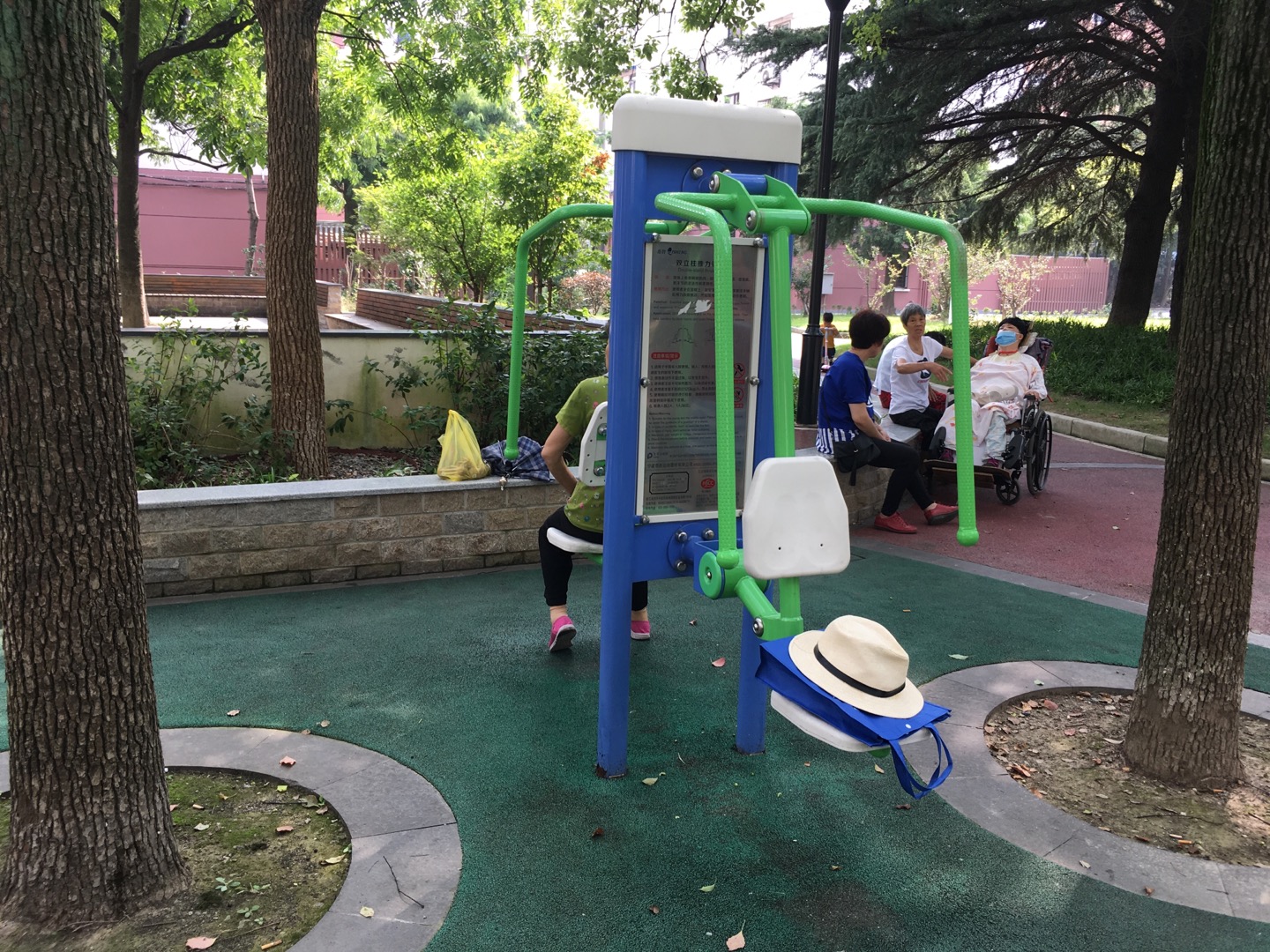 双立柱前推训练器