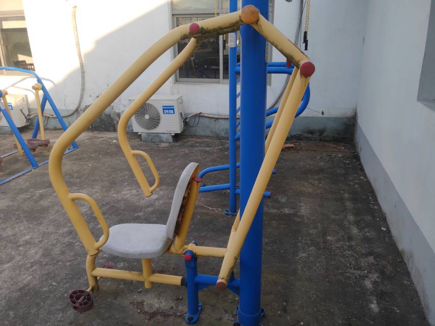 自重推胸器