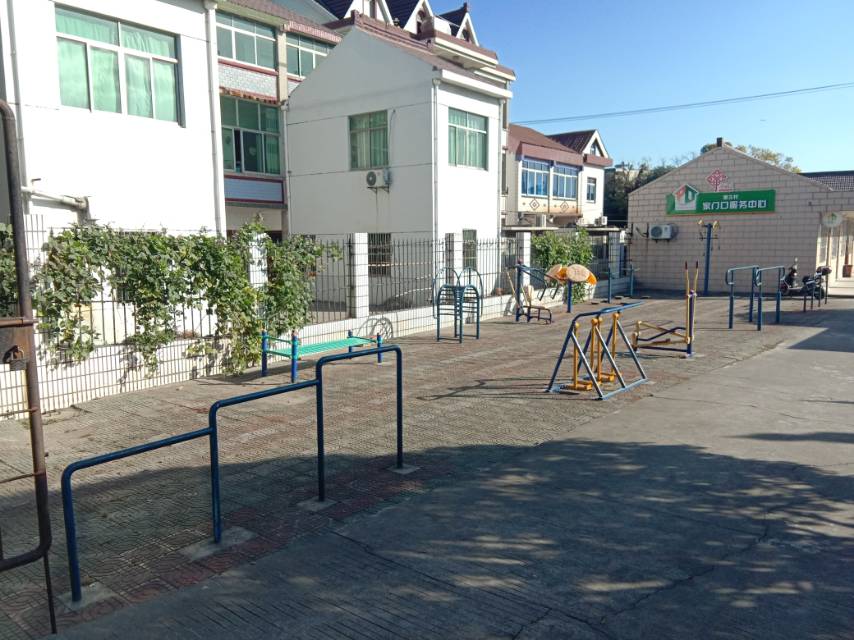 望三村60号村委会健身路径