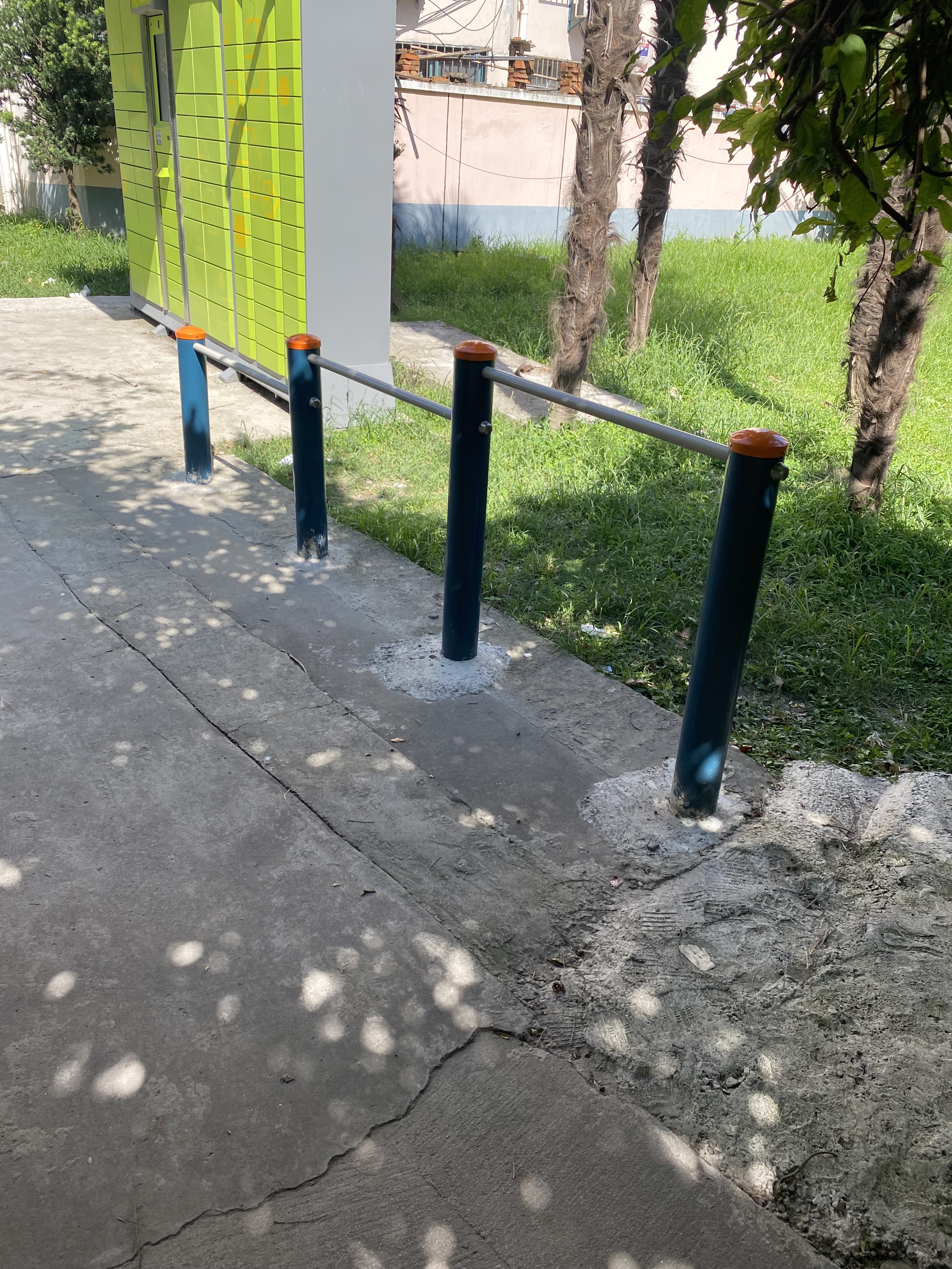 弹振压腿器