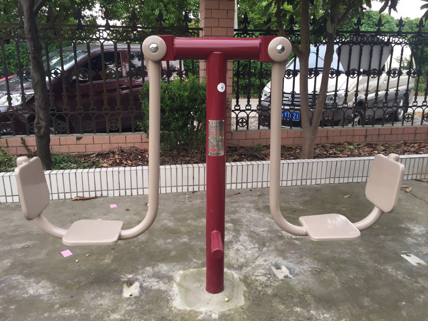 双人坐蹬器