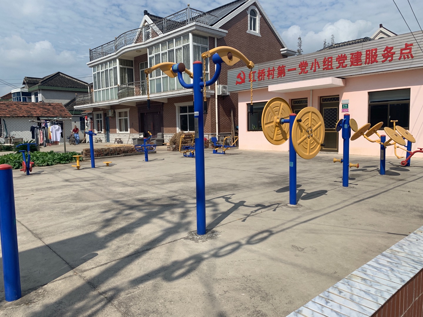 虹桥斜桥1队健身点