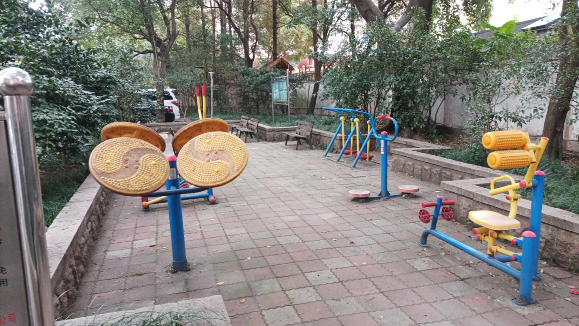 周家巷居委健身点