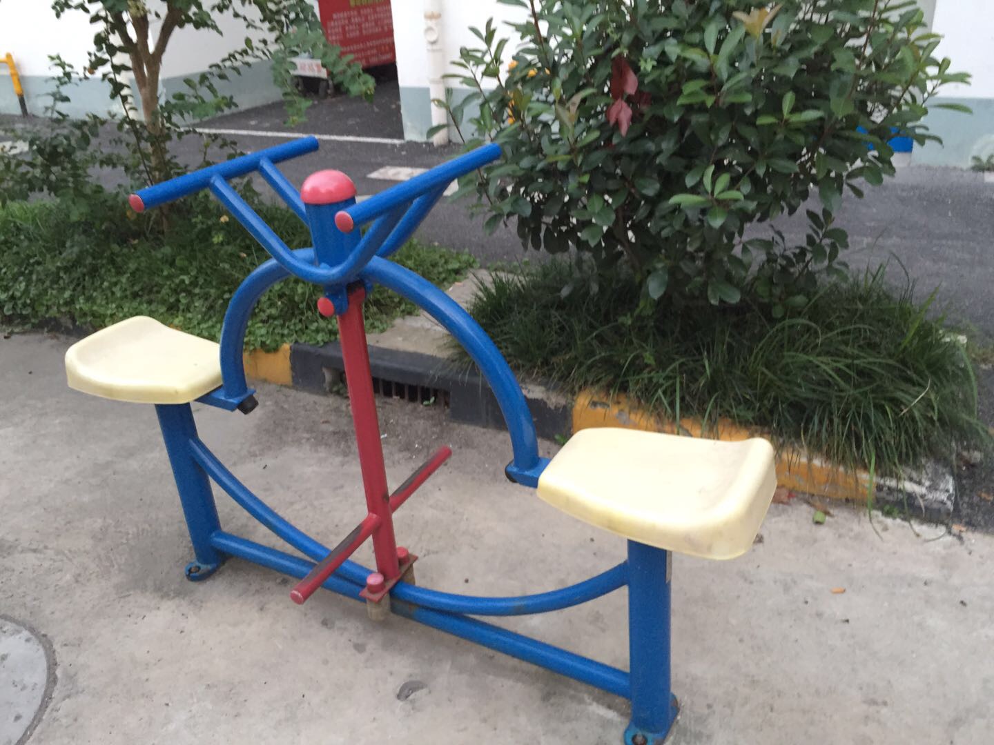 下肢锻炼器