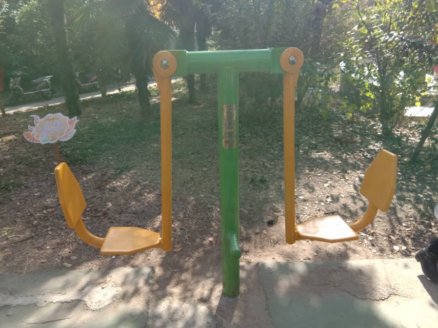 双位坐蹬训练器