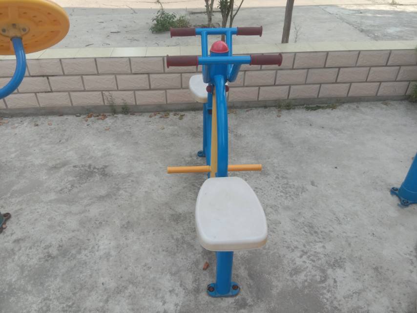 双人蹬腿器