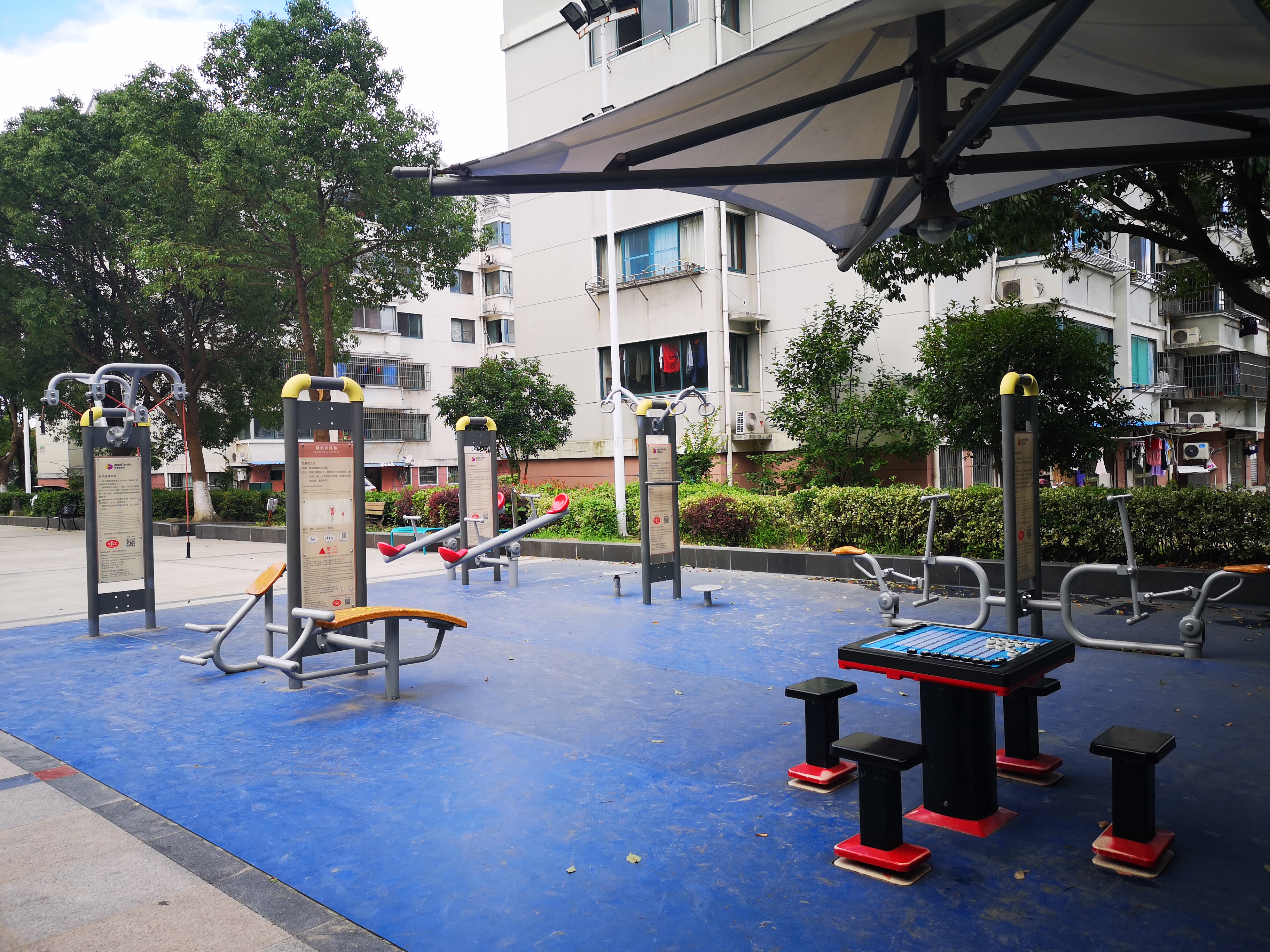 柘林镇目华新村市民益智示范健身苑