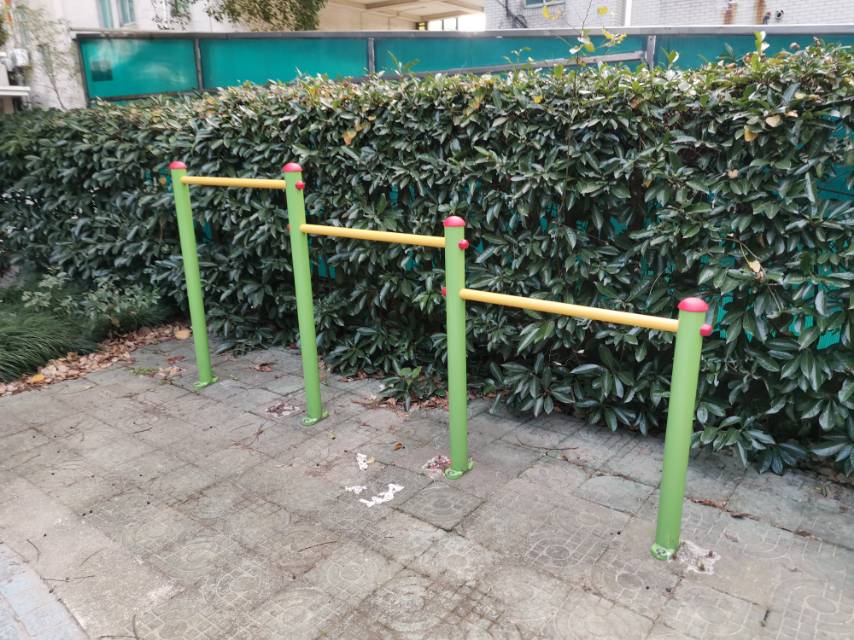 搁腿杠